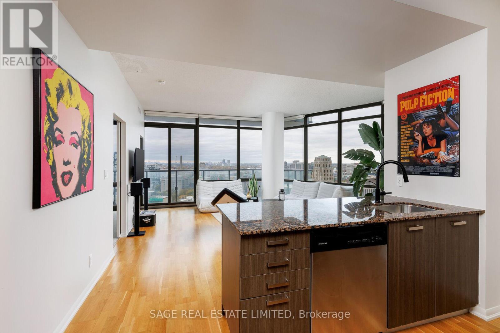 2103 - 832 Bay Street, Toronto, Ontario  M5S 1Z6 - Photo 4 - C12495378