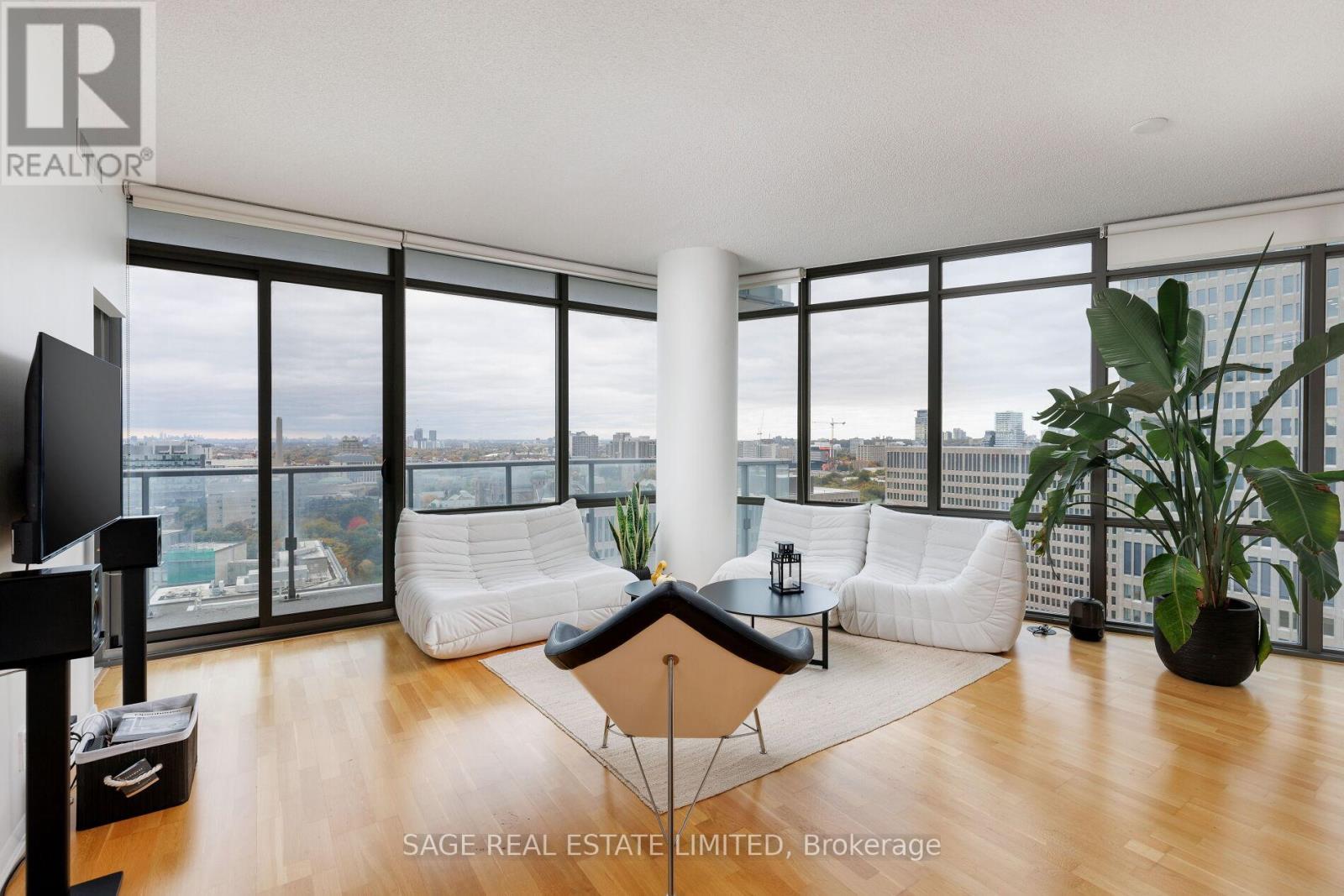 2103 - 832 Bay Street, Toronto, Ontario  M5S 1Z6 - Photo 5 - C12495378