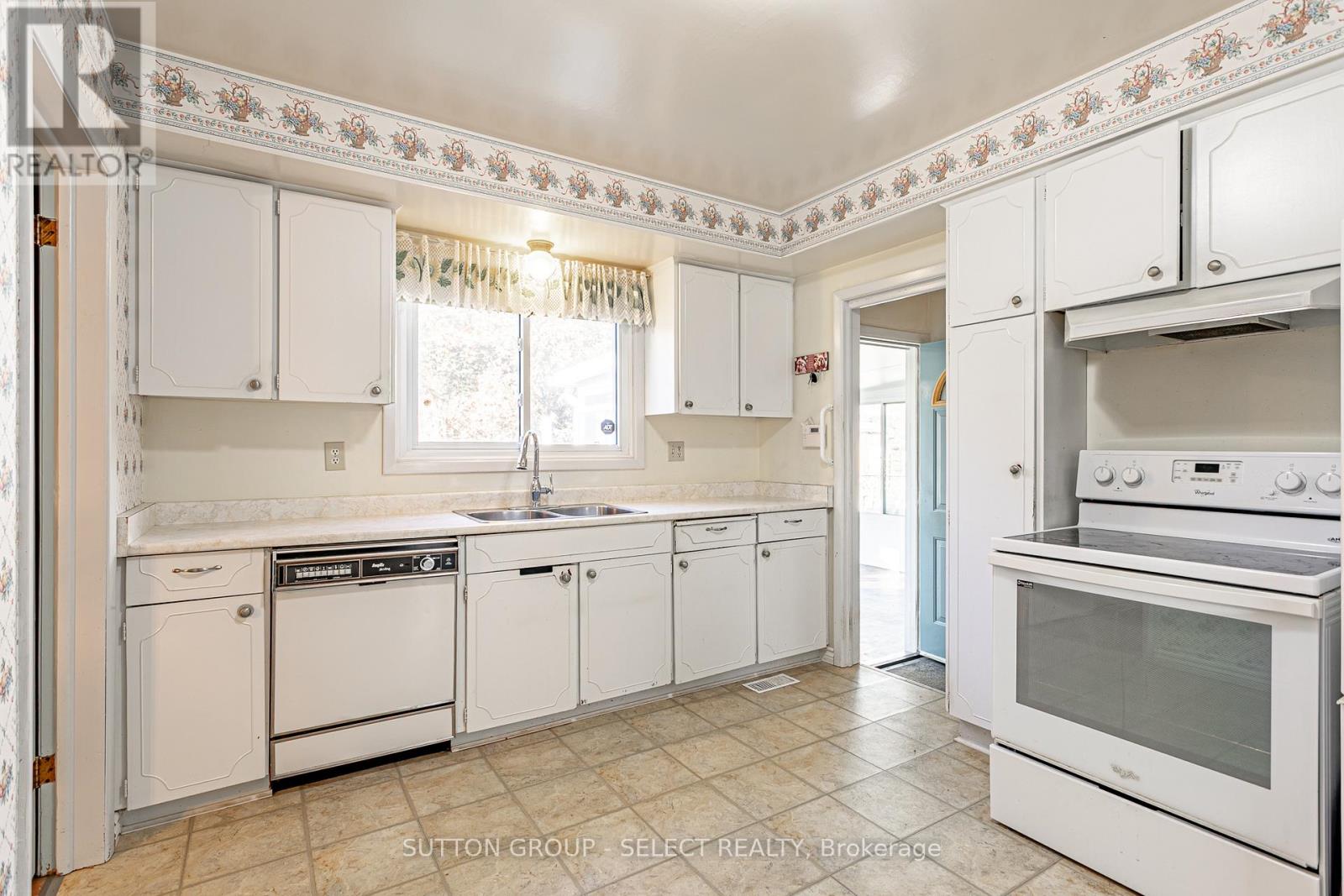 323 Base Line Road W, London South, Ontario  N6J 1W5 - Photo 10 - X12495560