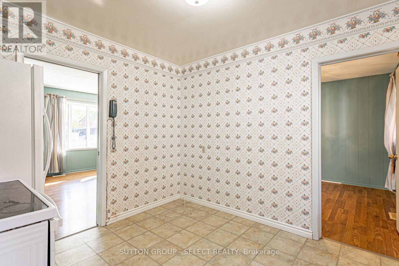 323 Base Line Road W, London South, Ontario  N6J 1W5 - Photo 12 - X12495560