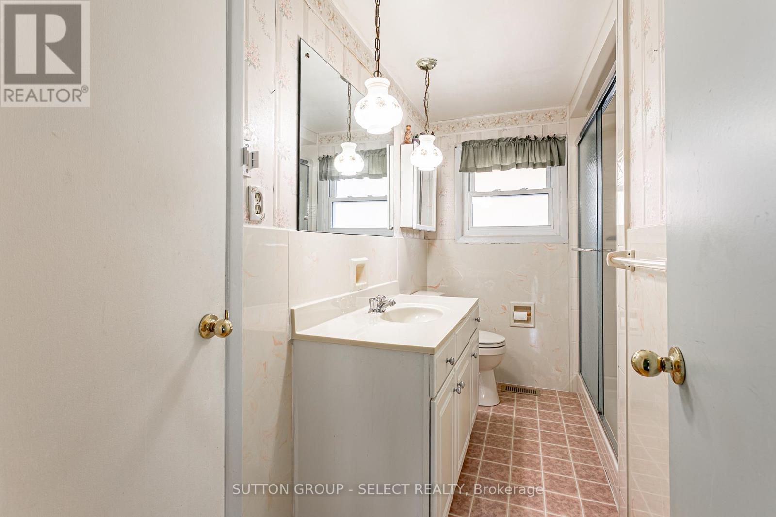 323 Base Line Road W, London South, Ontario  N6J 1W5 - Photo 18 - X12495560