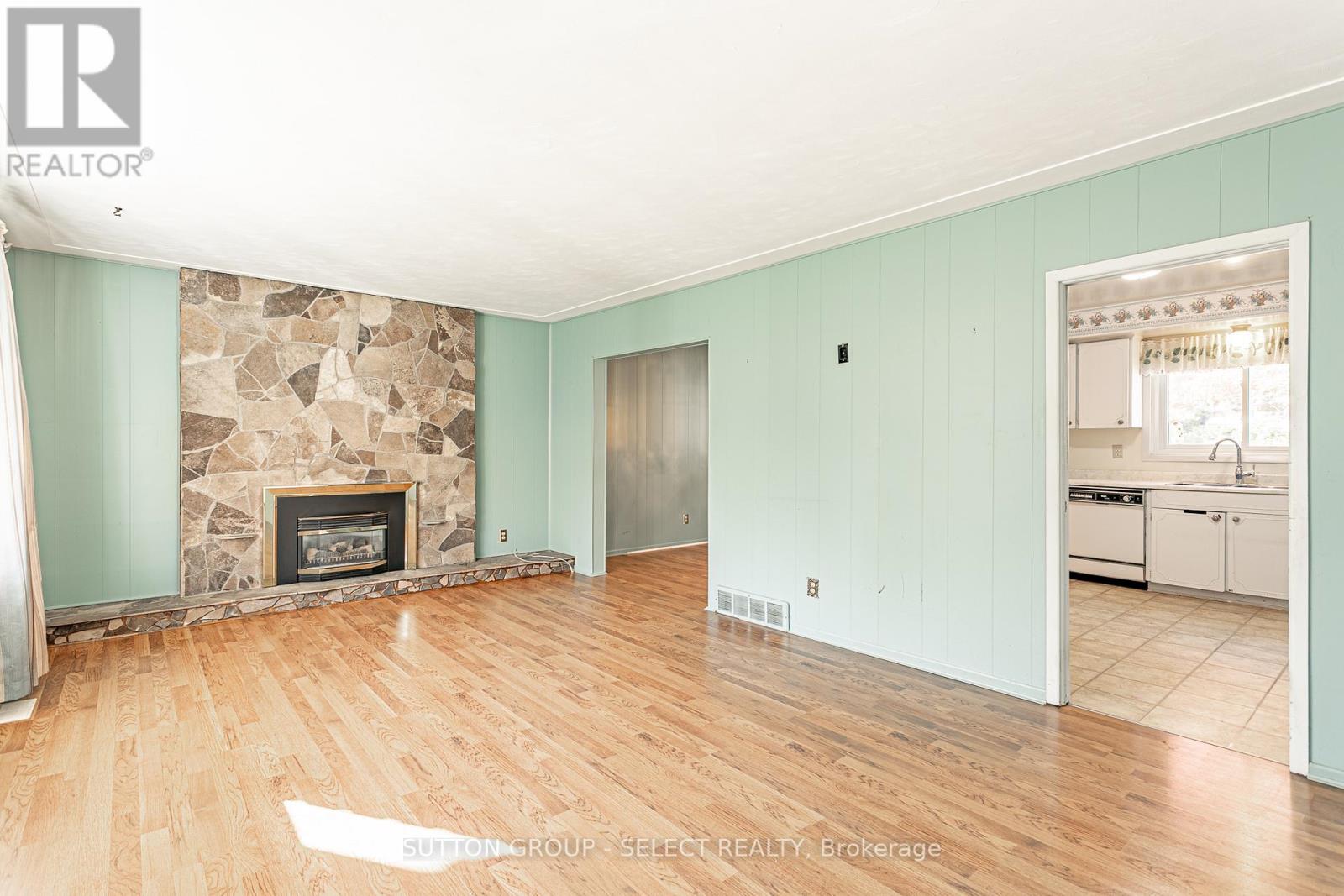 323 Base Line Road W, London South, Ontario  N6J 1W5 - Photo 3 - X12495560