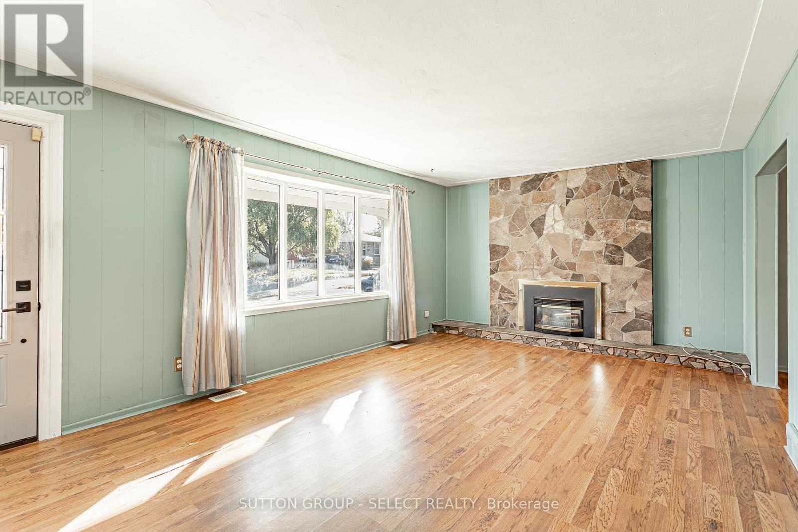 323 Base Line Road W, London South, Ontario  N6J 1W5 - Photo 4 - X12495560