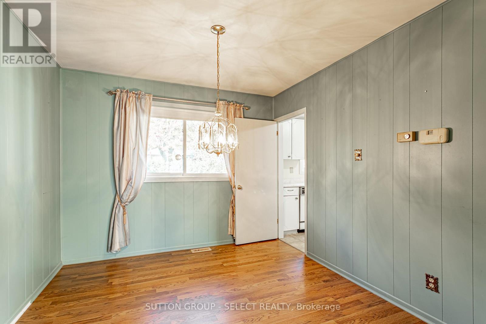 323 Base Line Road W, London South, Ontario  N6J 1W5 - Photo 7 - X12495560