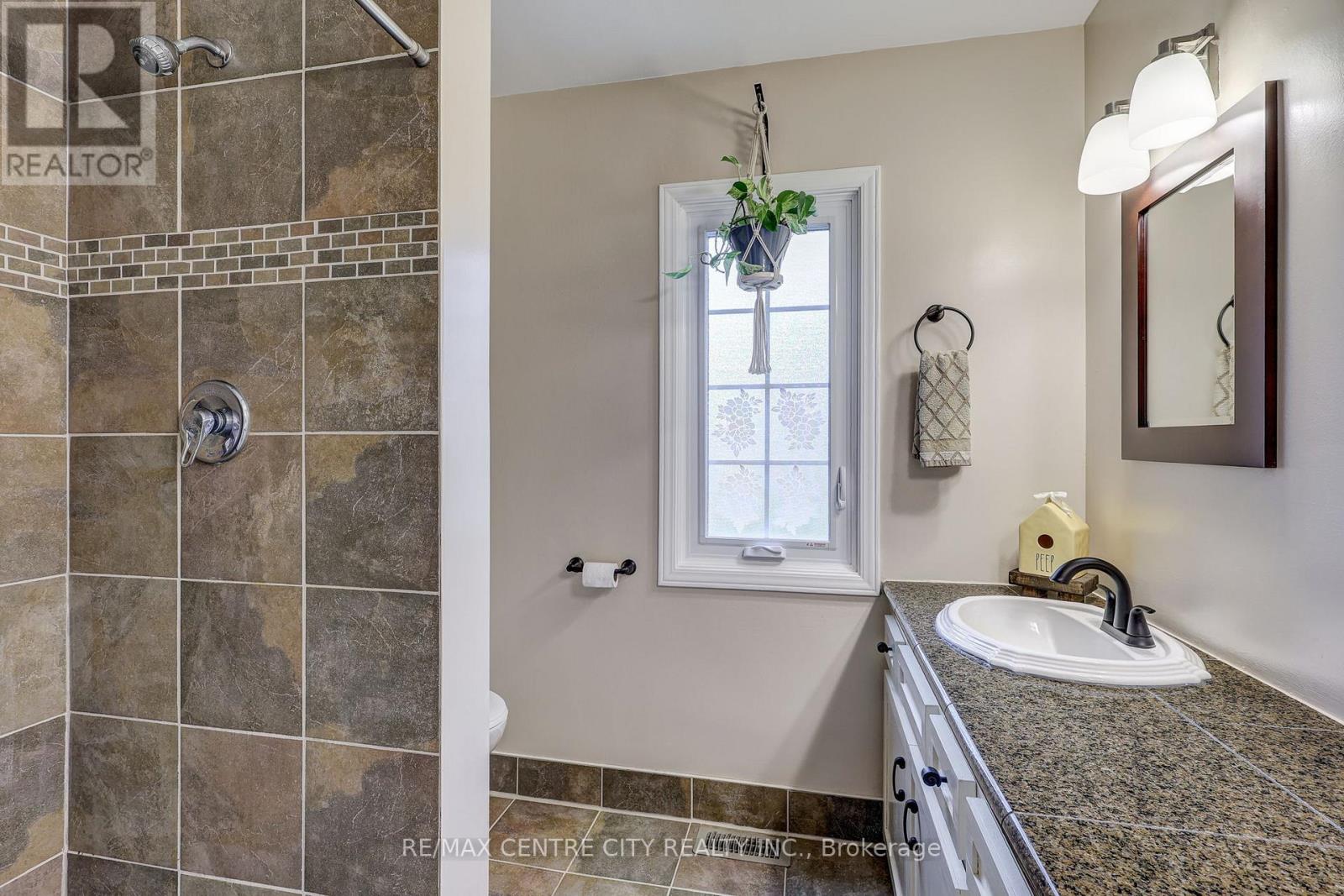 9255 West Street, Bayham (Straffordville), Ontario  N0J 1Y0 - Photo 16 - X12495674