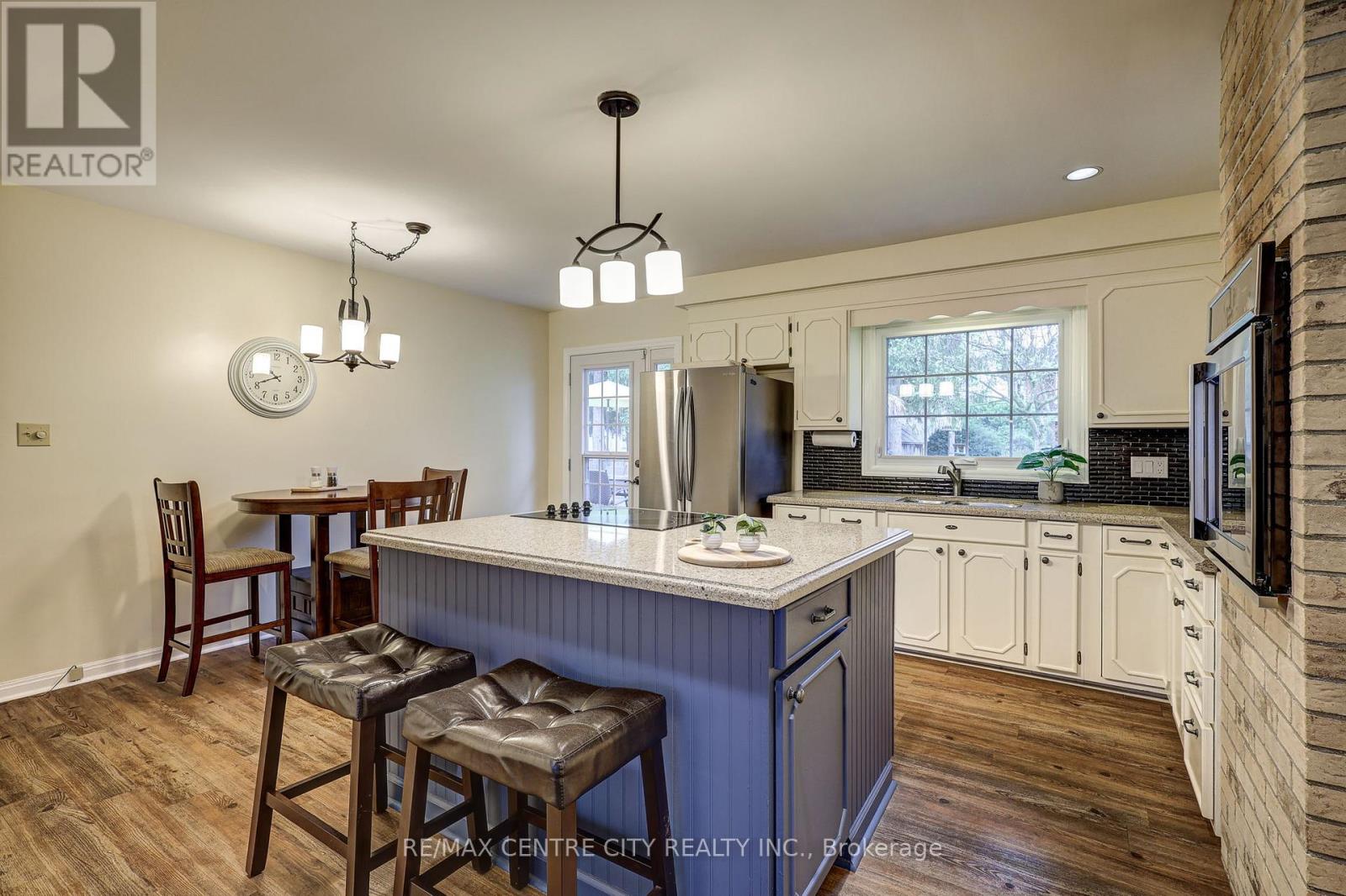 9255 West Street, Bayham (Straffordville), Ontario  N0J 1Y0 - Photo 9 - X12495674