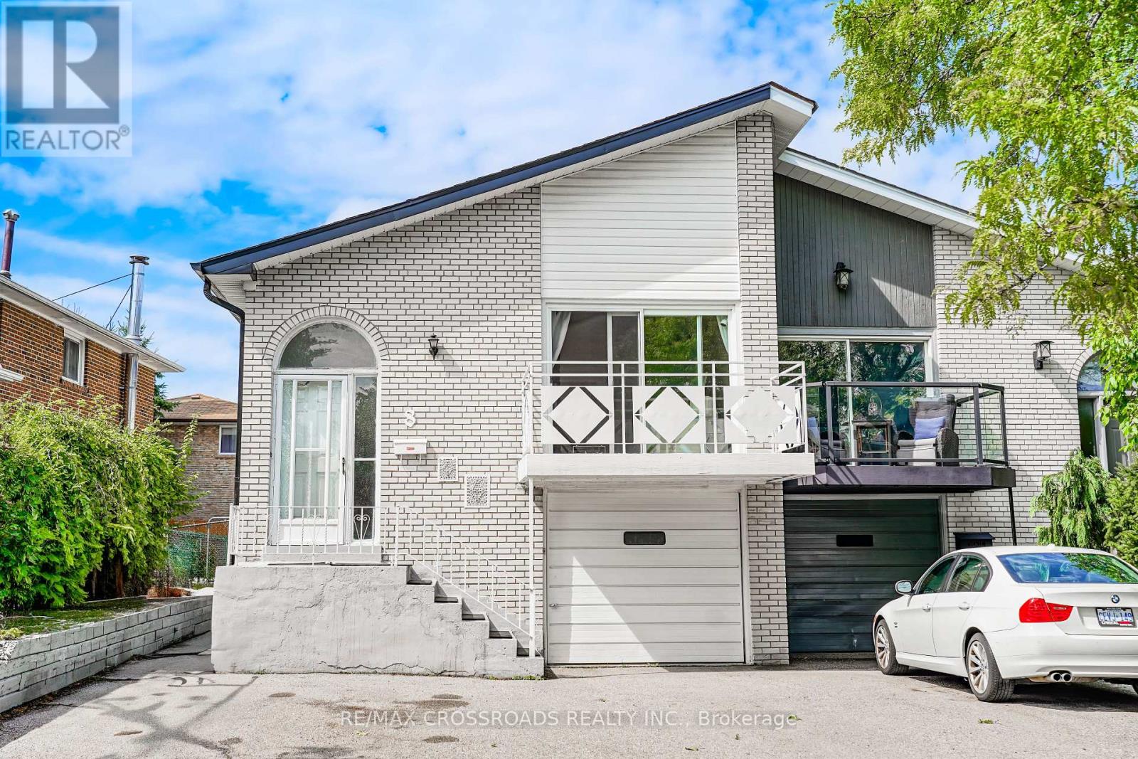 8 Topaz Gate, Toronto, Ontario M2M 2Z7 - Photo 3 - C12432415