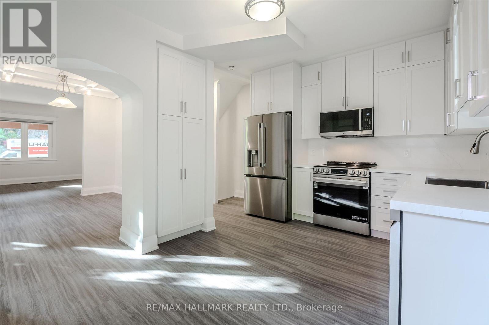 165 Wineva Avenue, Toronto, Ontario  M4E 2T5 - Photo 17 - E12495312