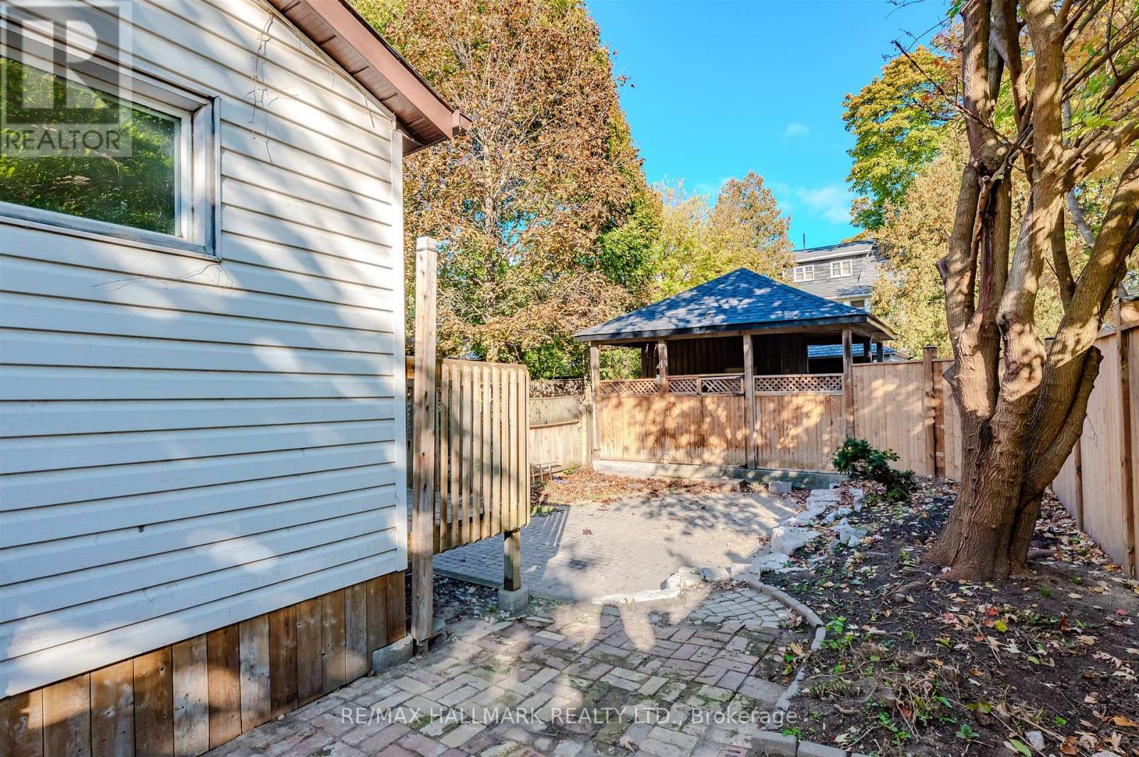 165 Wineva Avenue, Toronto, Ontario  M4E 2T5 - Photo 37 - E12495312