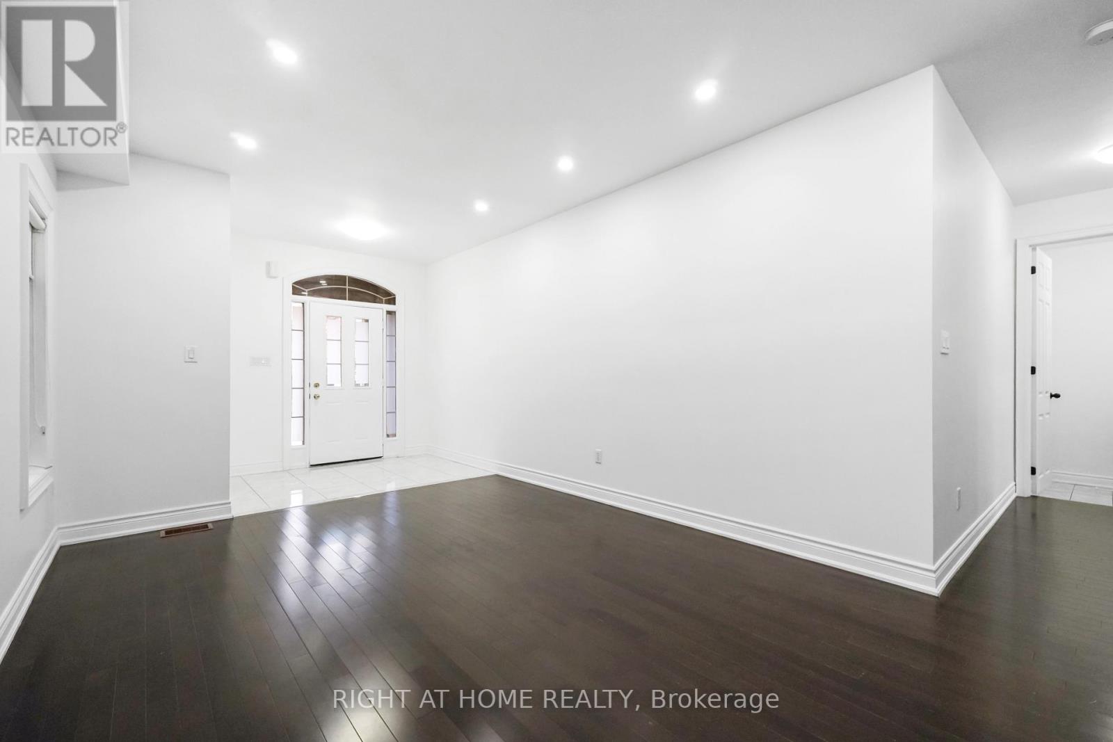 5 Oswell Drive, Ajax, Ontario  L1Z 0J3 - Photo 4 - E12495348