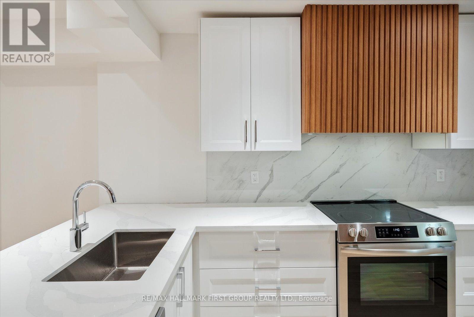 Upper - 285 Rhodes Avenue, Toronto, Ontario  M4L 3A4 - Photo 11 - E12495354