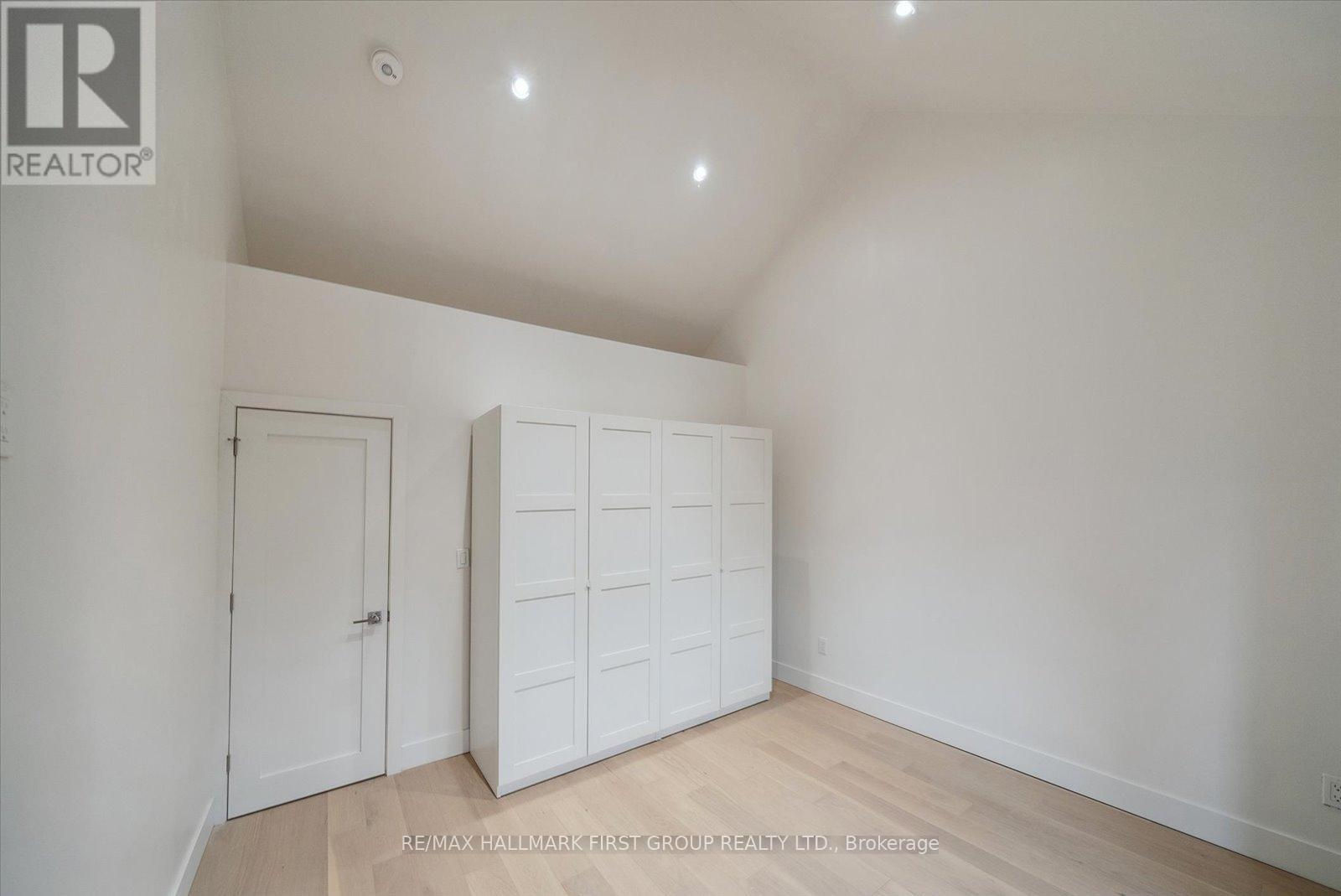 Upper - 285 Rhodes Avenue, Toronto, Ontario  M4L 3A4 - Photo 18 - E12495354