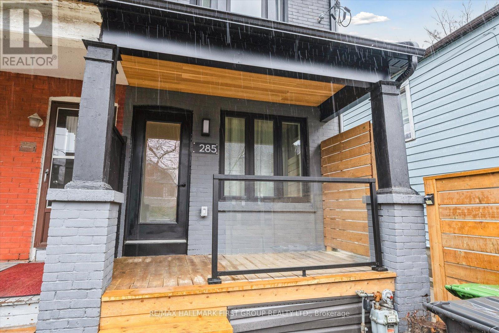 Upper - 285 Rhodes Avenue, Toronto, Ontario  M4L 3A4 - Photo 2 - E12495354
