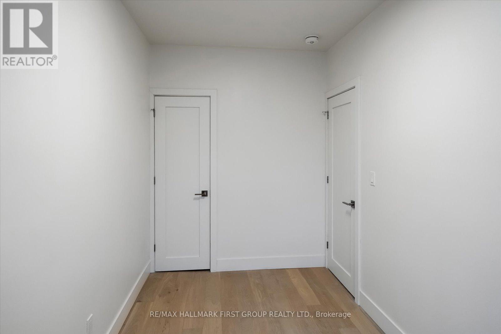 Upper - 285 Rhodes Avenue, Toronto, Ontario  M4L 3A4 - Photo 21 - E12495354