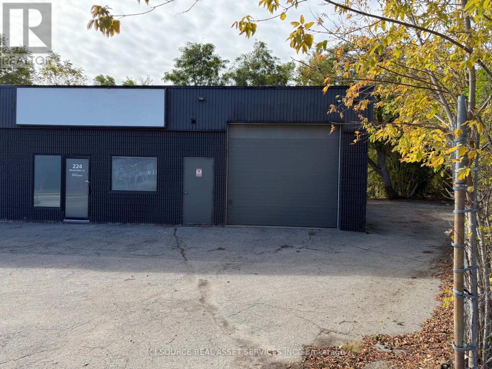 224 Bradford Street, Barrie, Ontario  L4N 3B6 - Photo 5 - S12489538