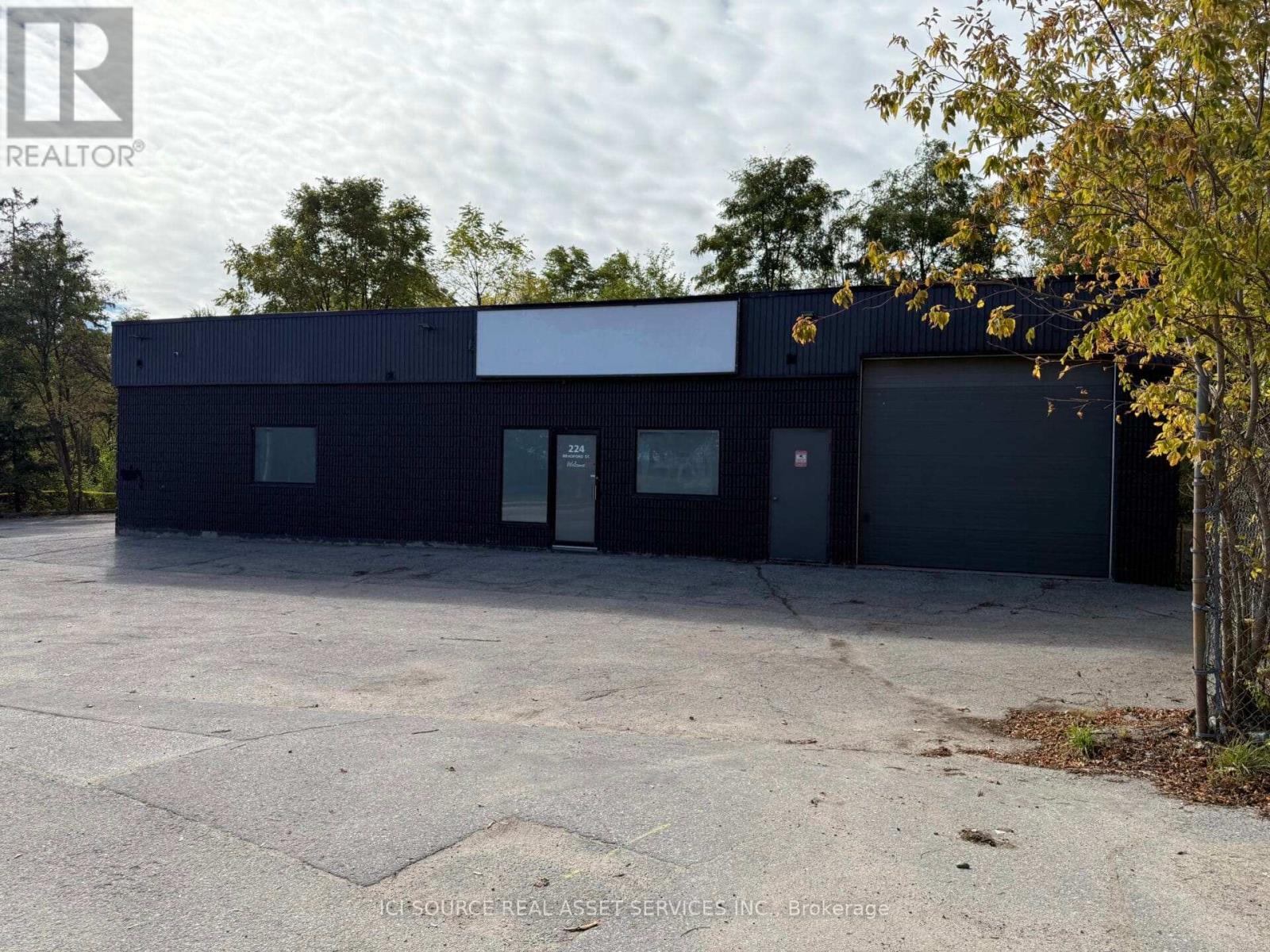 224 Bradford Street, Barrie, Ontario  L4N 3B6 - Photo 4 - S12489538