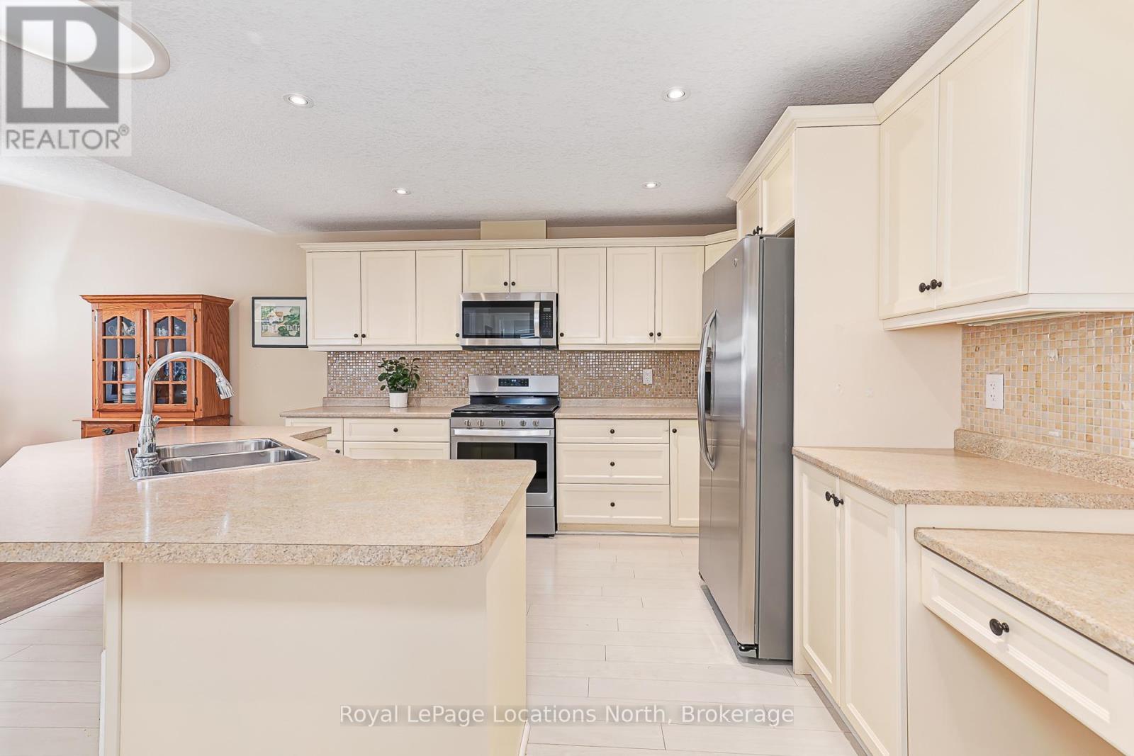 46 New York Avenue, Wasaga Beach, Ontario  L9Z 3A8 - Photo 11 - S12495386