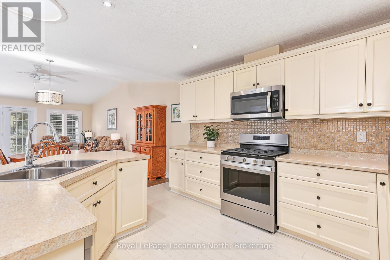 46 New York Avenue, Wasaga Beach, Ontario  L9Z 3A8 - Photo 12 - S12495386