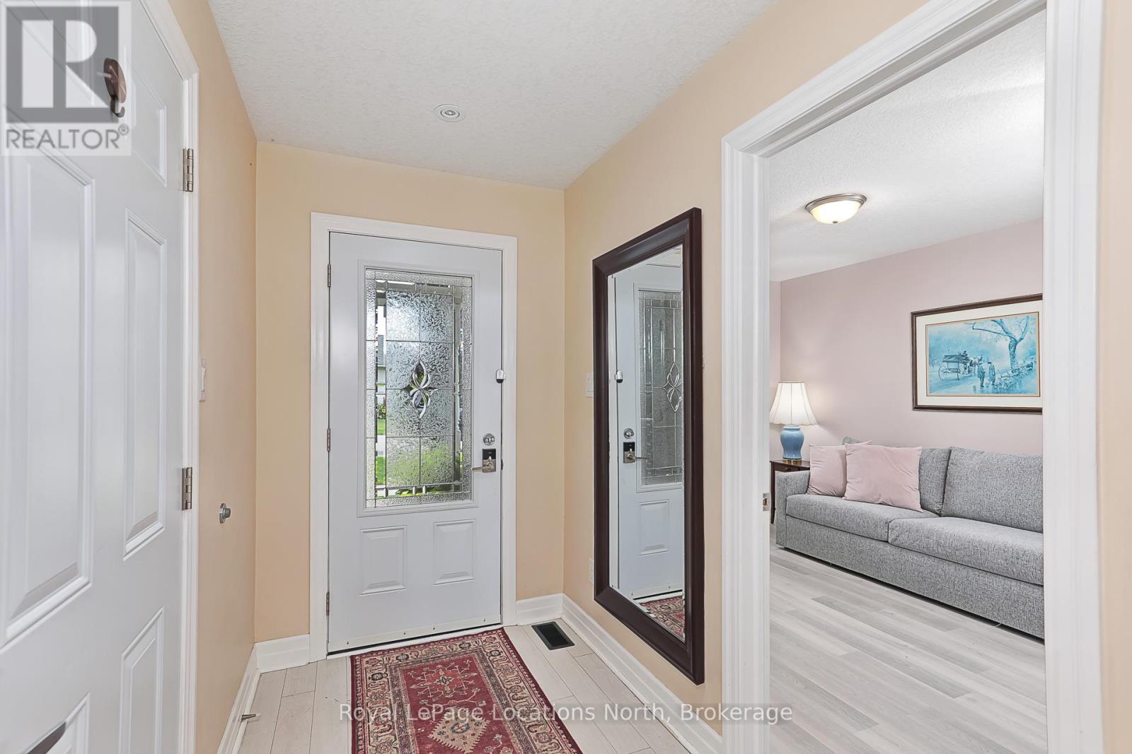 46 New York Avenue, Wasaga Beach, Ontario  L9Z 3A8 - Photo 6 - S12495386