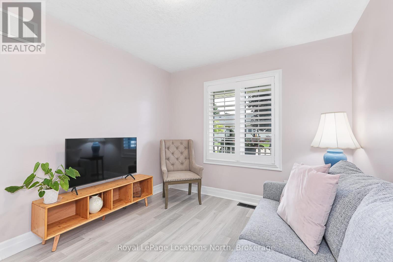 46 New York Avenue, Wasaga Beach, Ontario  L9Z 3A8 - Photo 8 - S12495386