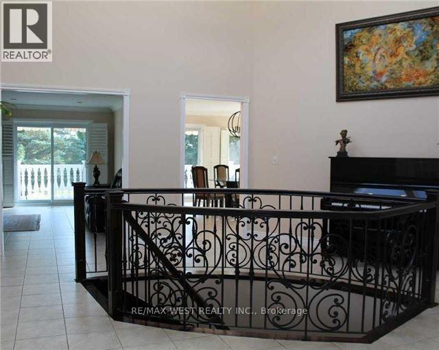 90 Stephanie Boulevard, Vaughan, Ontario  L4L 1A6 - Photo 5 - N12495344