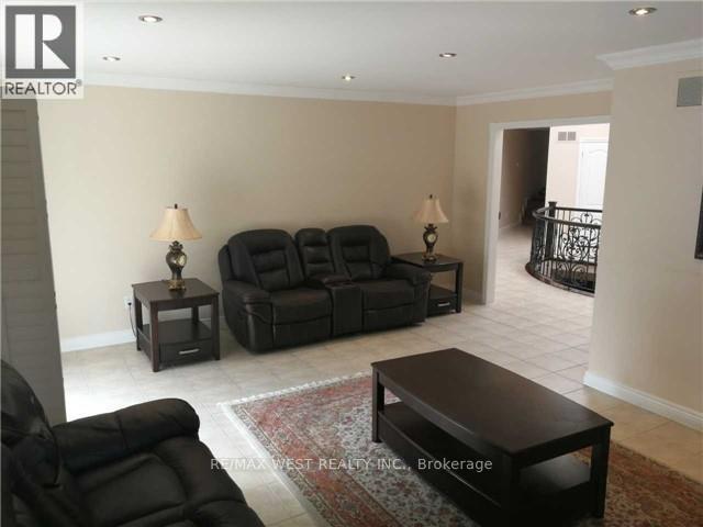 90 Stephanie Boulevard, Vaughan, Ontario  L4L 1A6 - Photo 8 - N12495344