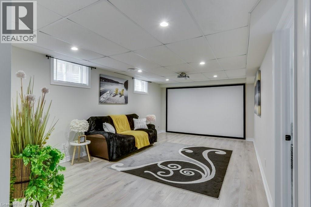 Photo 27 of 37 for 3240 Paulpeel Avenue