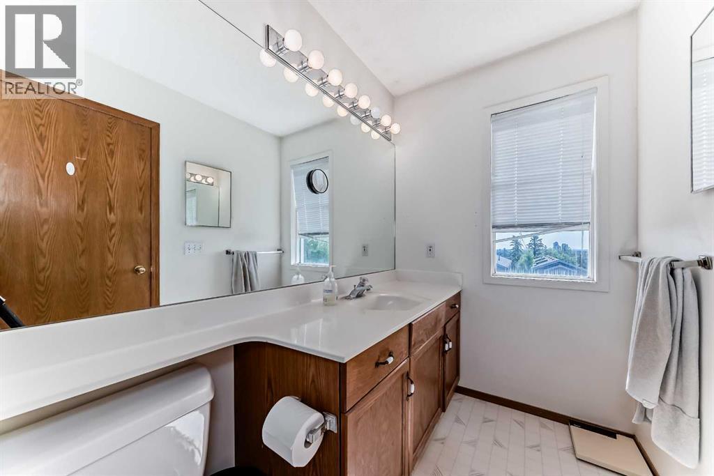 12 Stradwick Rise Sw, Calgary, Alberta  T3H 3H1 - Photo 24 - A2232962