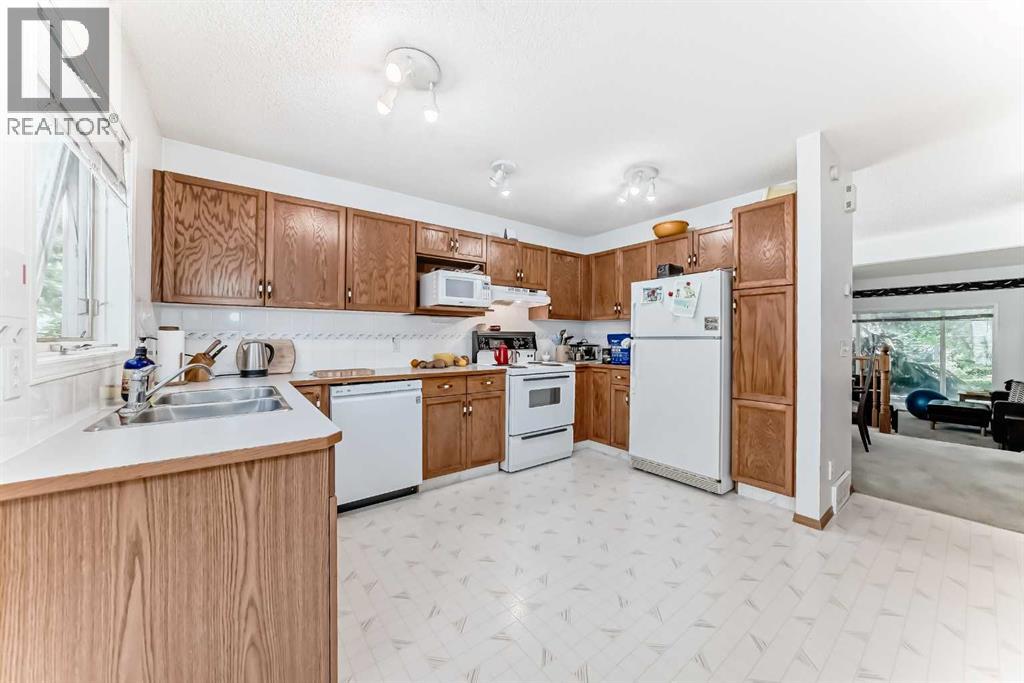 12 Stradwick Rise Sw, Calgary, Alberta  T3H 3H1 - Photo 3 - A2232962