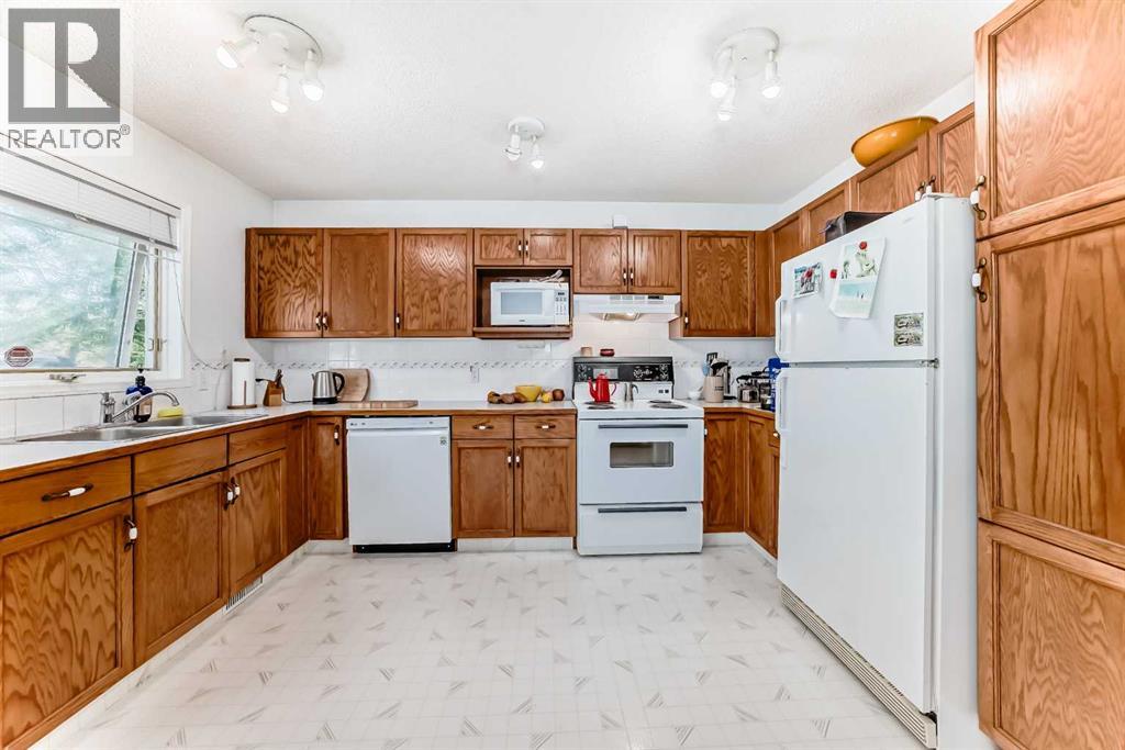 12 Stradwick Rise Sw, Calgary, Alberta  T3H 3H1 - Photo 4 - A2232962