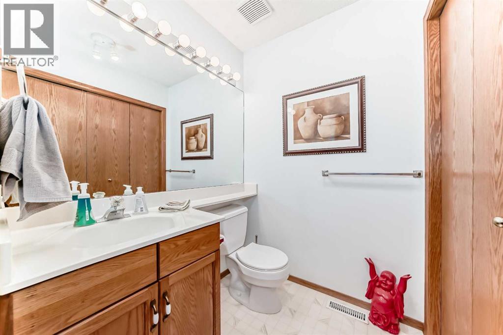 12 Stradwick Rise Sw, Calgary, Alberta  T3H 3H1 - Photo 17 - A2232962