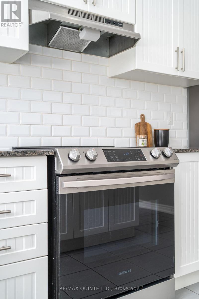 61 Summer Breeze Drive, Quinte West (Murray Ward), Ontario  K0K 1L0 - Photo 12 - X12495650