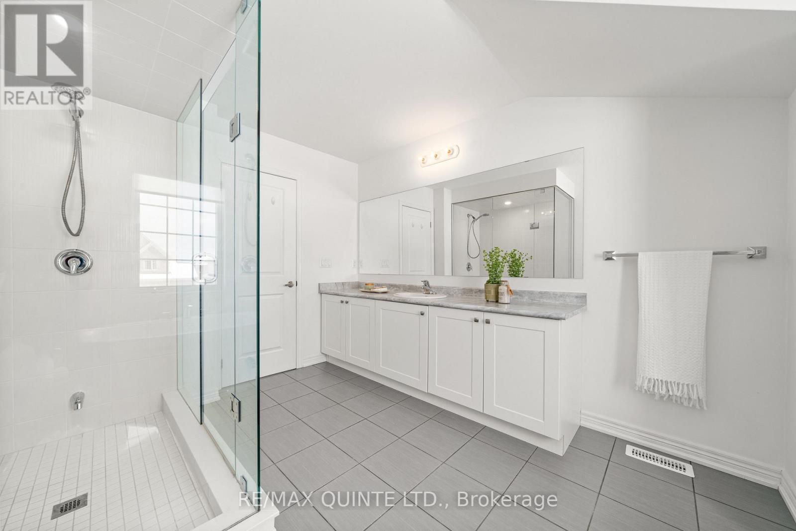 61 Summer Breeze Drive, Quinte West (Murray Ward), Ontario  K0K 1L0 - Photo 31 - X12495650