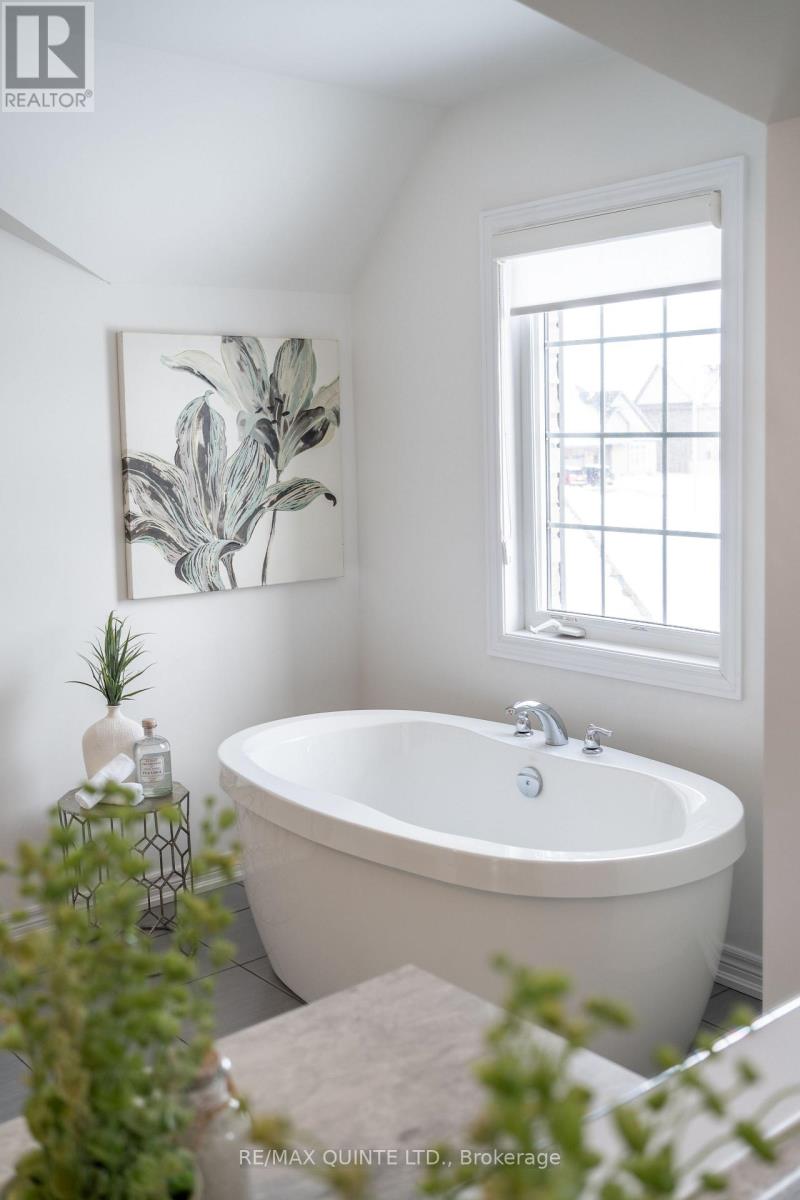 61 Summer Breeze Drive, Quinte West (Murray Ward), Ontario  K0K 1L0 - Photo 32 - X12495650