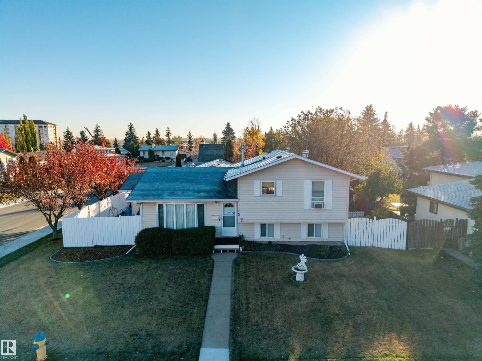 15 WILLIAM HUSTLER CR NW NW, Edmonton, Alberta