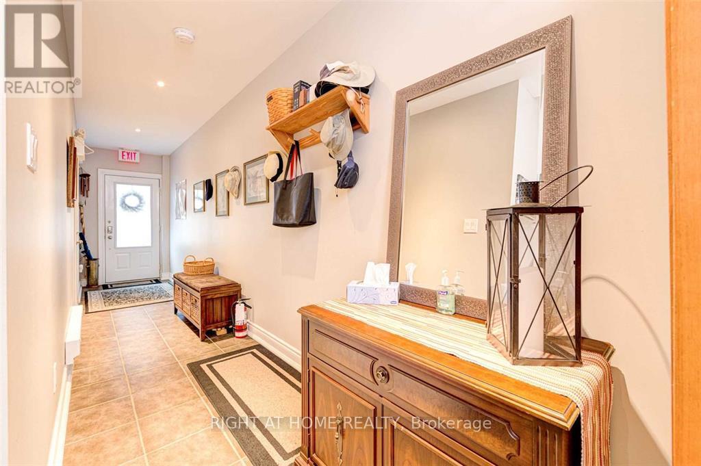 6 - 99 Brant Street, Oakville, Ontario  L6K 2Z5 - Photo 3 - W12495274