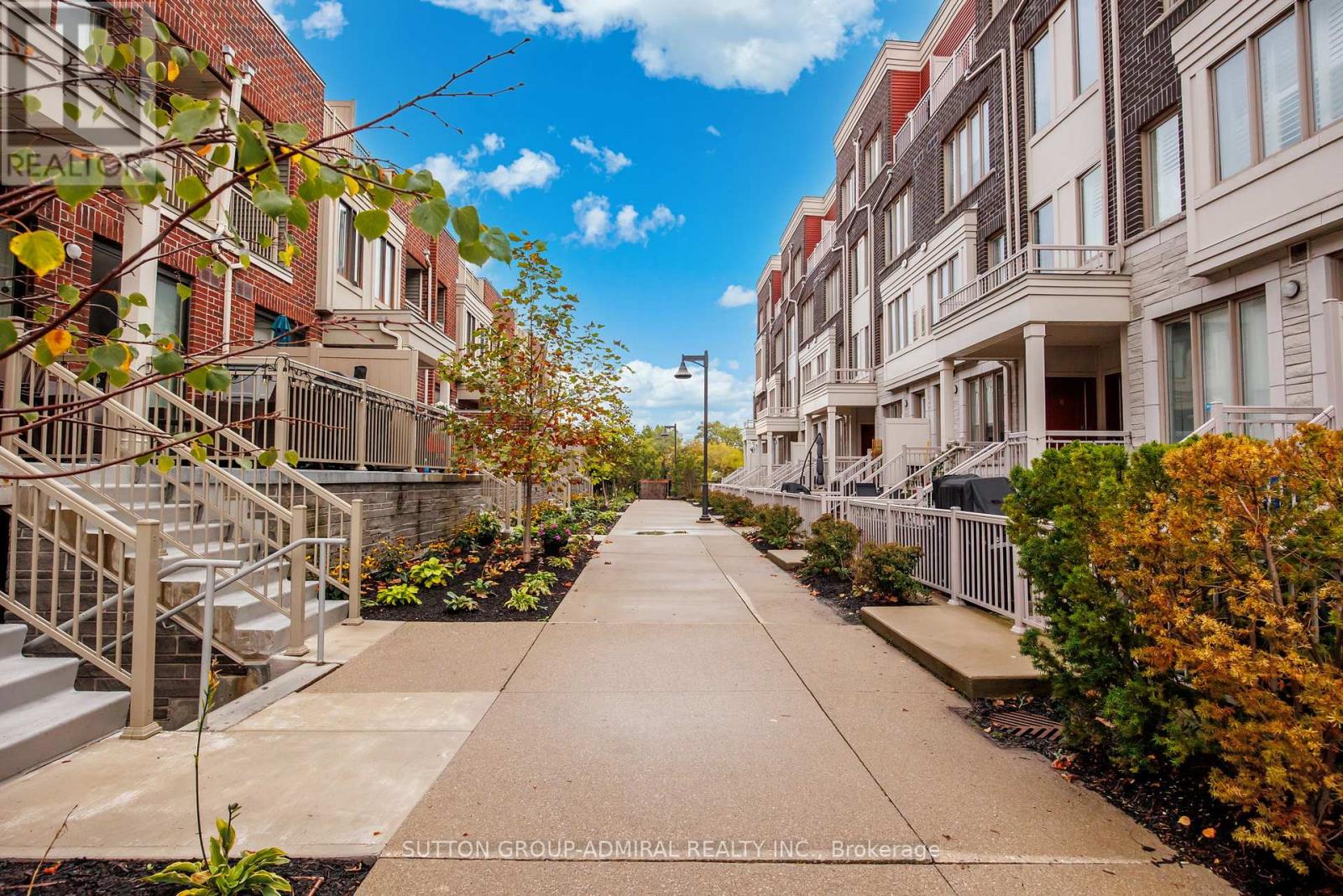 14 - 125 LONG BRANCH AVENUE, Toronto, Ontario