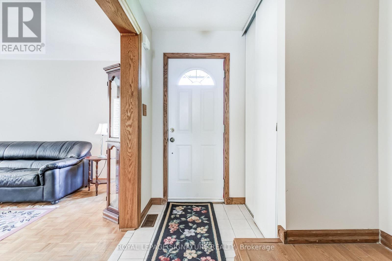 195 Howard Crescent, Orangeville, Ontario  L9W 4W5 - Photo 5 - W12495328