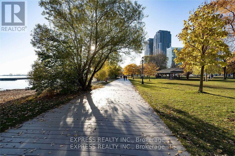 2807 - 1926 Lake Shore Boulevard W, Toronto, Ontario  M6S 0B1 - Photo 10 - W12495342