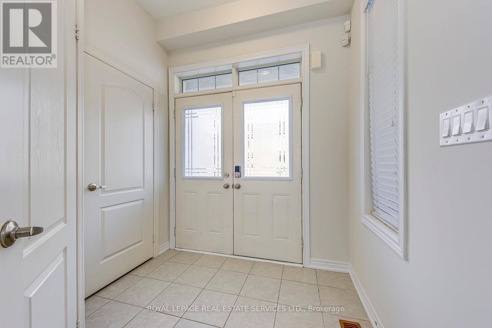 420 George Ryan Avenue, Oakville, Ontario  L6H 0S2 - Photo 4 - W12495346