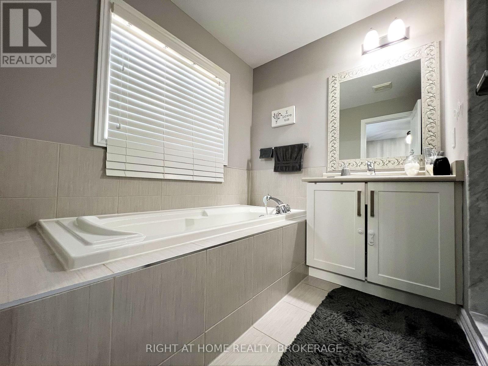 33 - 541 Winston Road, Grimsby, Ontario  L3M 0C5 - Photo 12 - X12402717