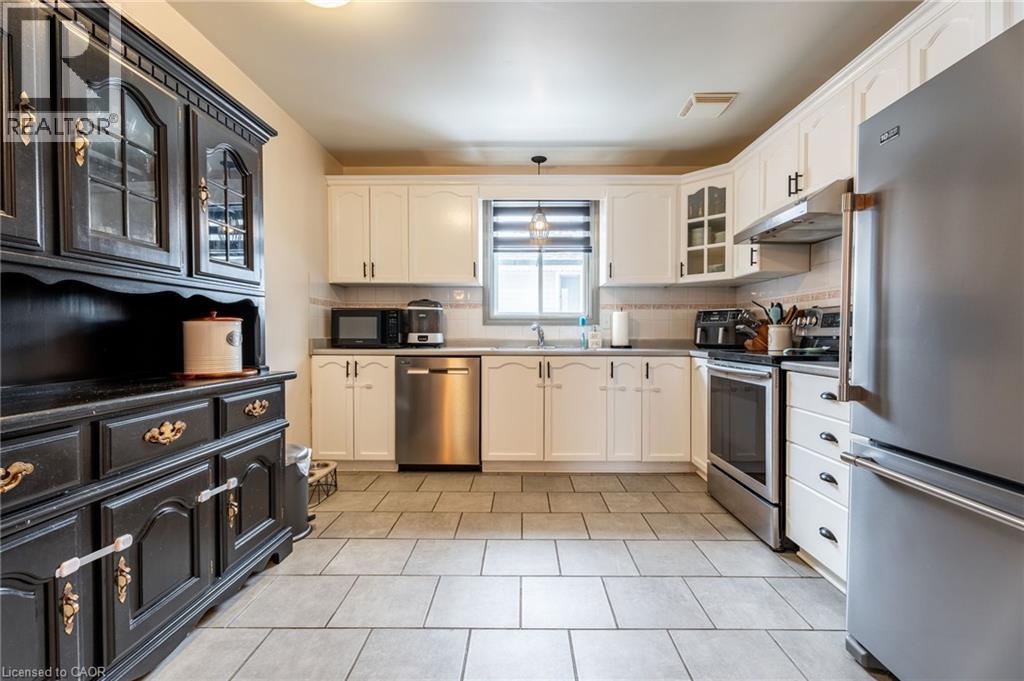 Photo 13 at 8 Digby Court, Brantford Photo 13 at 8 Digby Court, Brantford