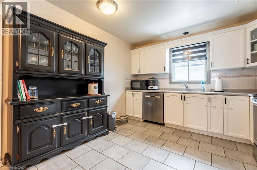 Photo 14 at 8 Digby Court, Brantford Photo 14 at 8 Digby Court, Brantford