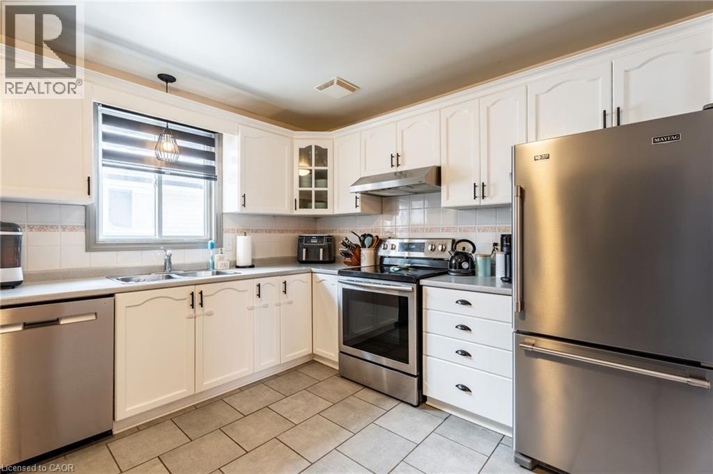 Photo 15 at 8 Digby Court, Brantford Photo 15 at 8 Digby Court, Brantford