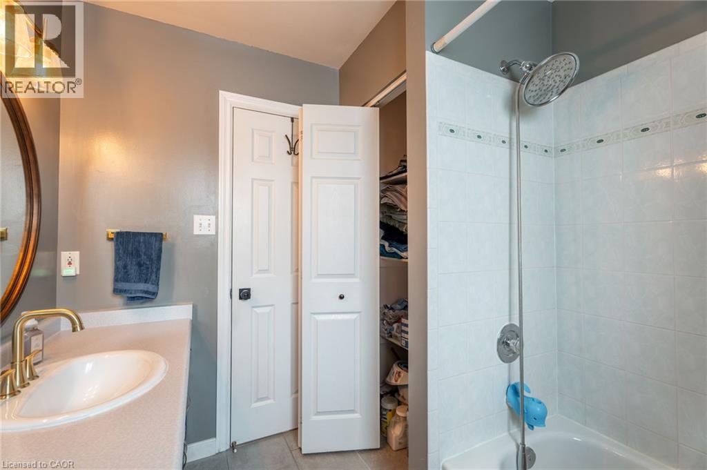 Photo 20 at 8 Digby Court, Brantford Photo 20 at 8 Digby Court, Brantford