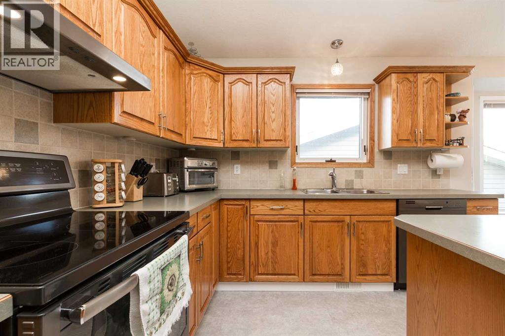 277 Coachwood Point W, Lethbridge, Alberta  T1K 6A4 - Photo 6 - A2239945