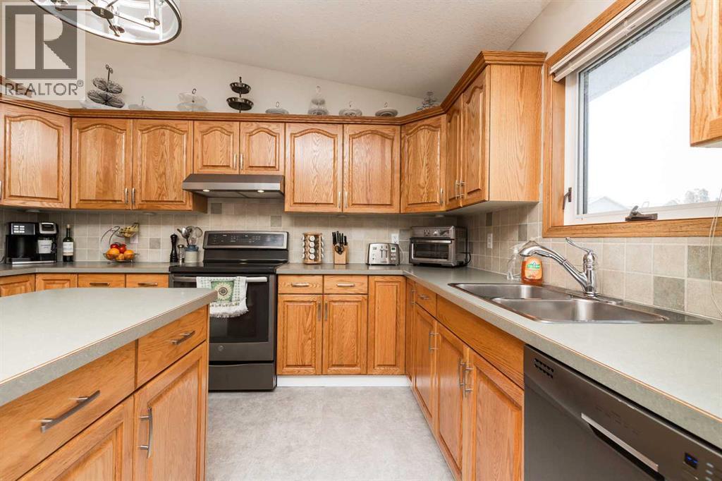 277 Coachwood Point W, Lethbridge, Alberta  T1K 6A4 - Photo 3 - A2239945