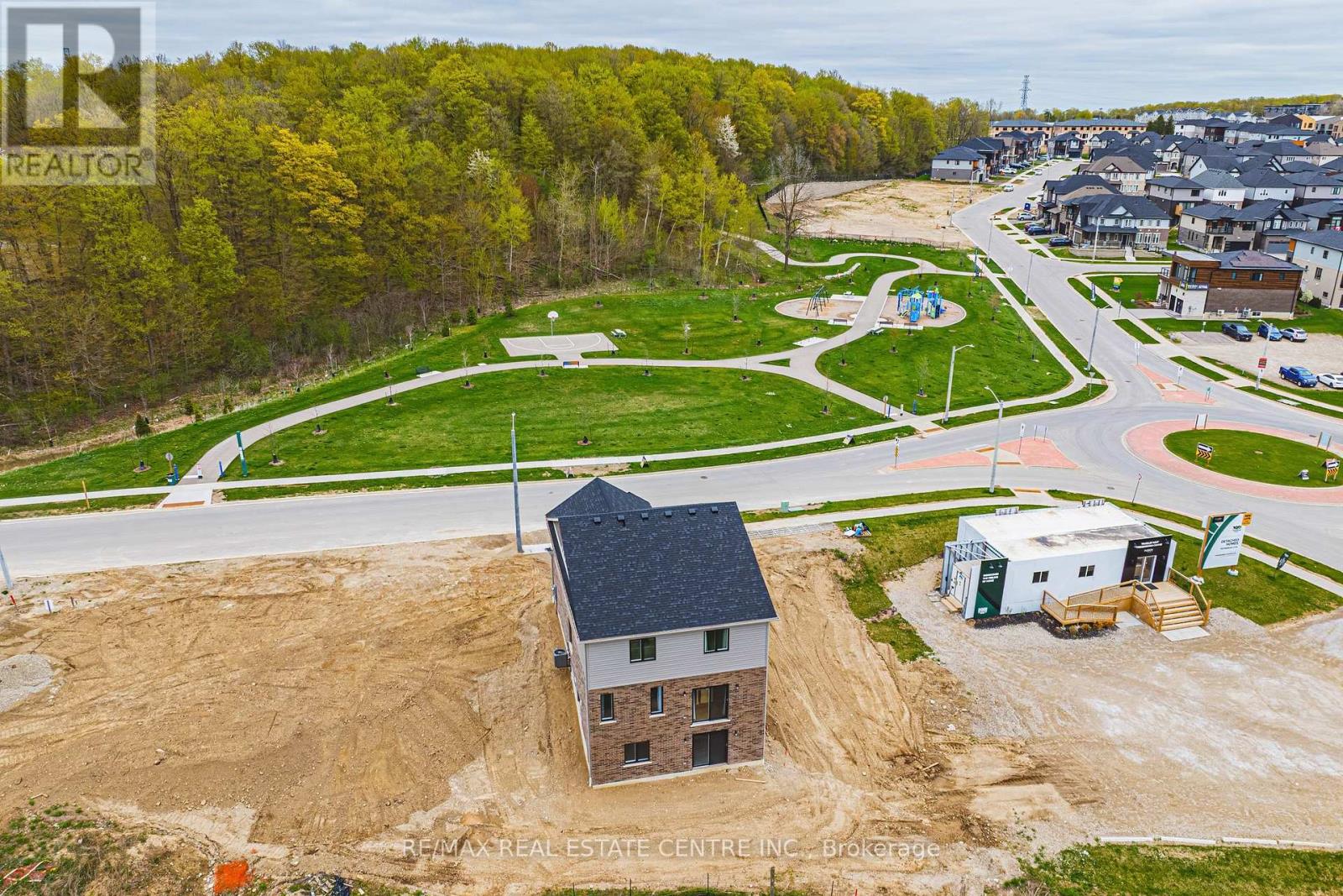 546 Benninger Drive, Kitchener, Ontario  N2E 0C9 - Photo 37 - X12495278