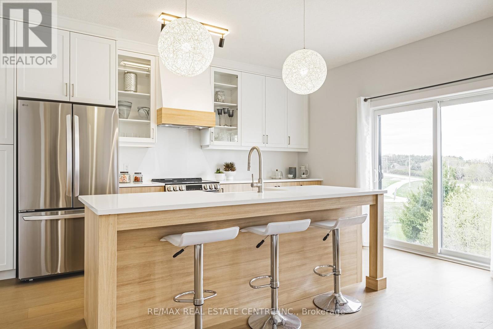 546 Benninger Drive, Kitchener, Ontario  N2E 0C9 - Photo 5 - X12495278