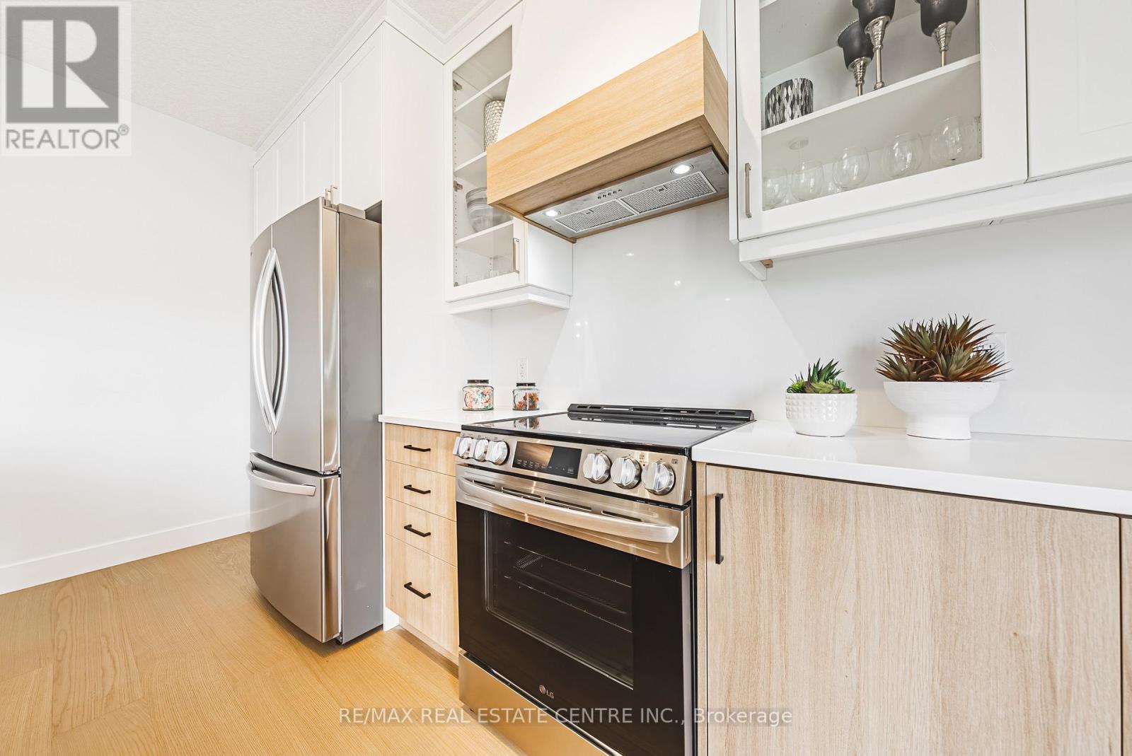 546 Benninger Drive, Kitchener, Ontario  N2E 0C9 - Photo 7 - X12495278